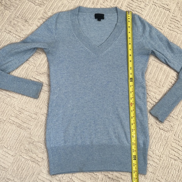 J. Crew long sleeve n-neck blue sweater, 100% cashmere, Size Small - Picture 15 of 16